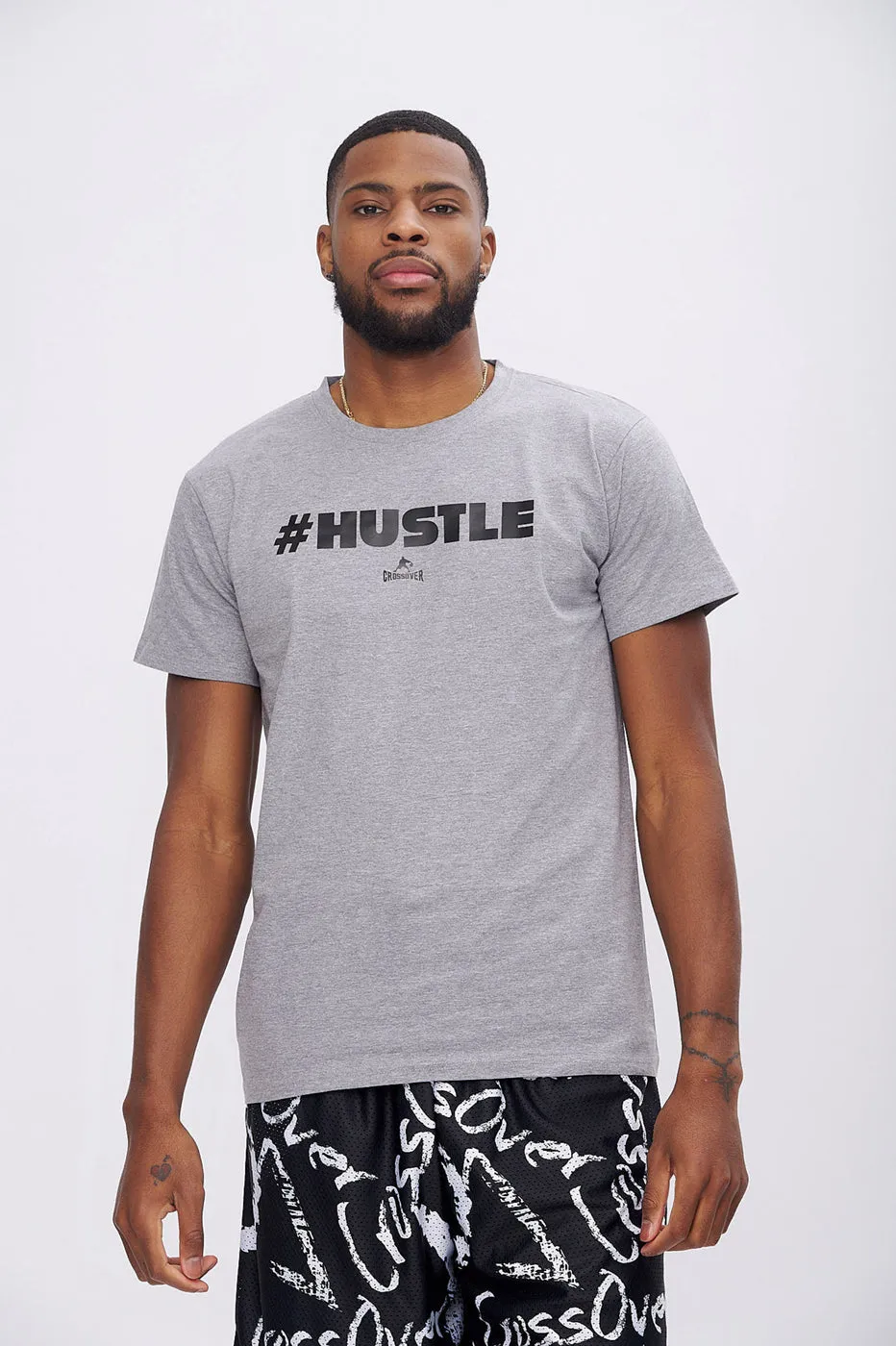 Hustle, Tee